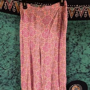 live to be spoiled pattern pants medium